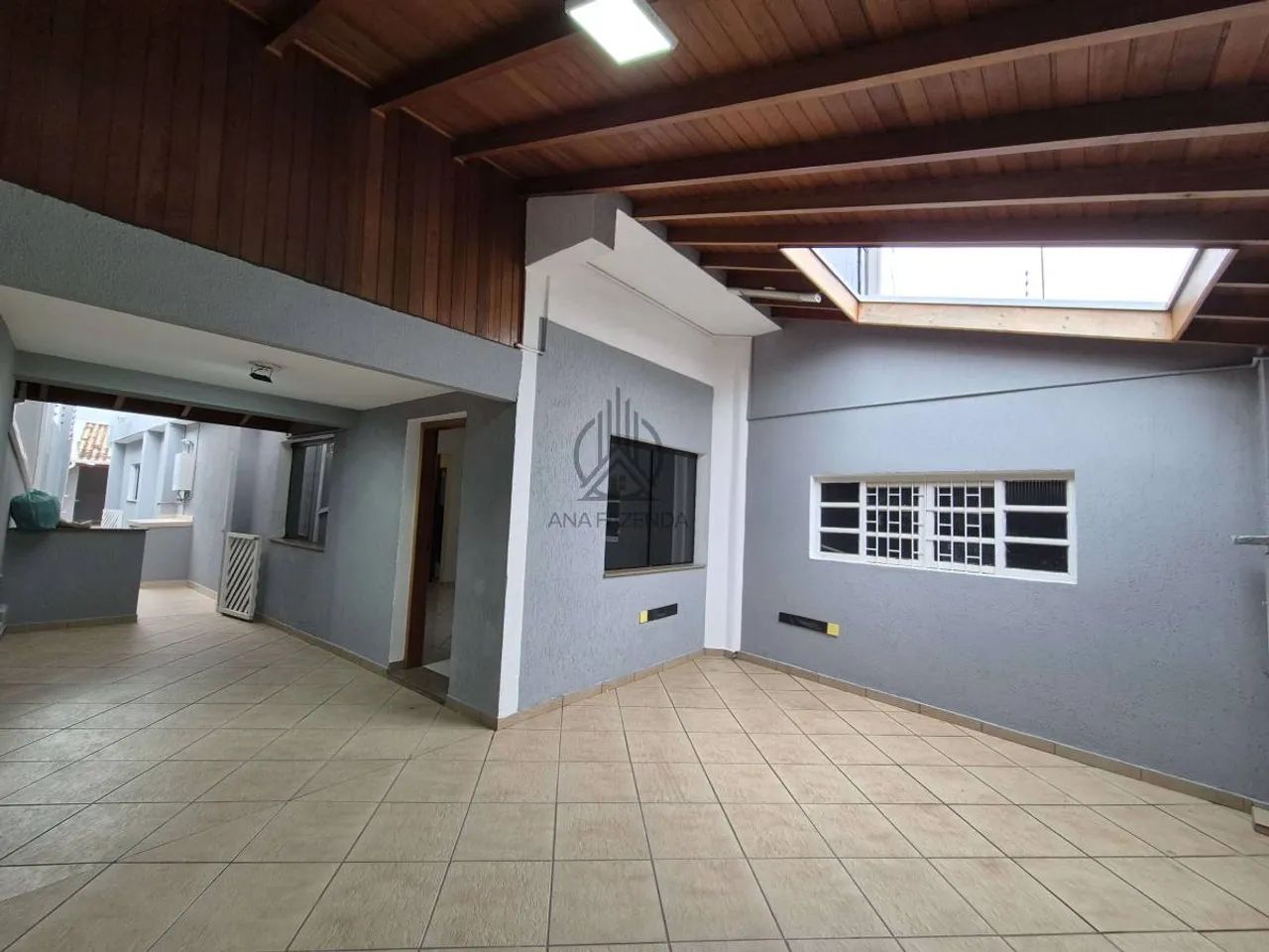 Casa em Taubaté, Centro, com 5 quartos, 335m² - Foto 2