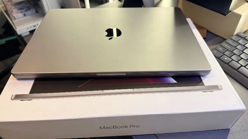MacBook Pro 16 M2 Pro 16GB 512GB Como novo na caixa - Notebooks