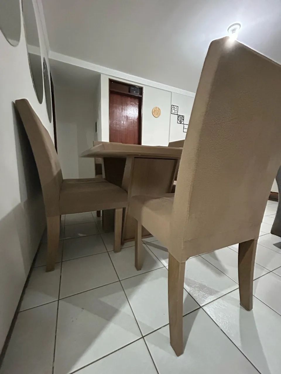 Mesa com tampo de vidro MDF e seis cadeiras - Foto 2