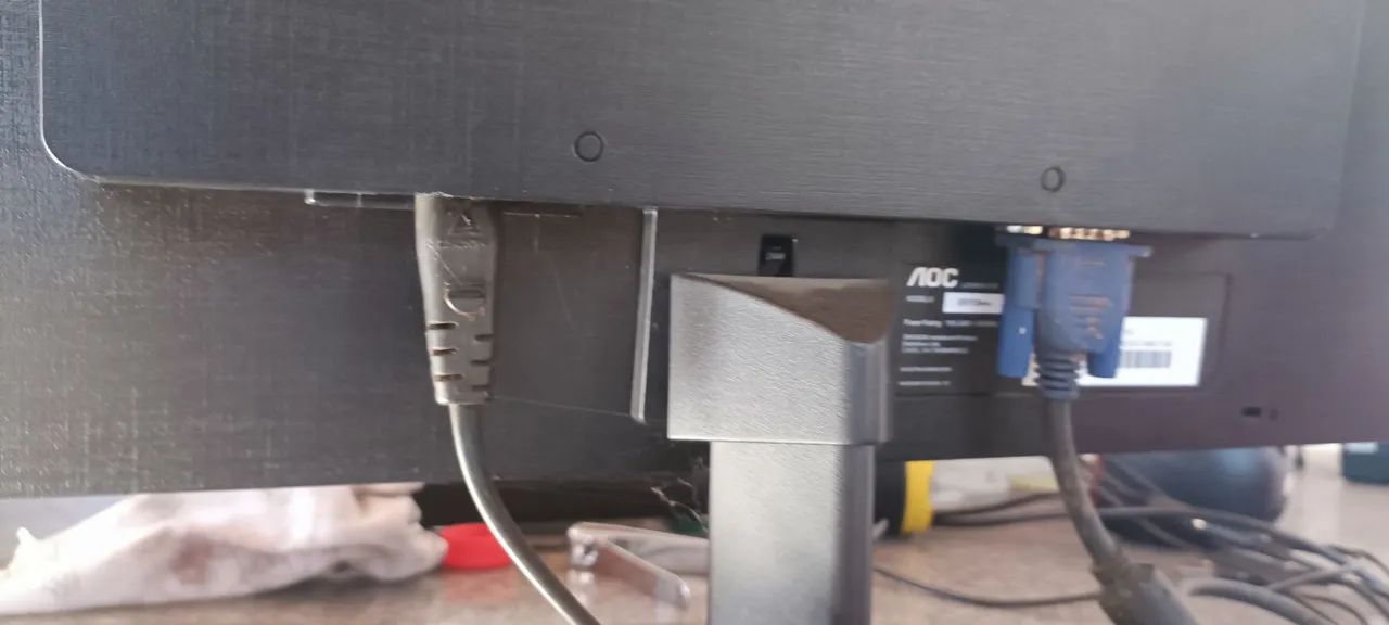 Monitor 18,5 polegadas ( pequeno defeito) - Foto 3