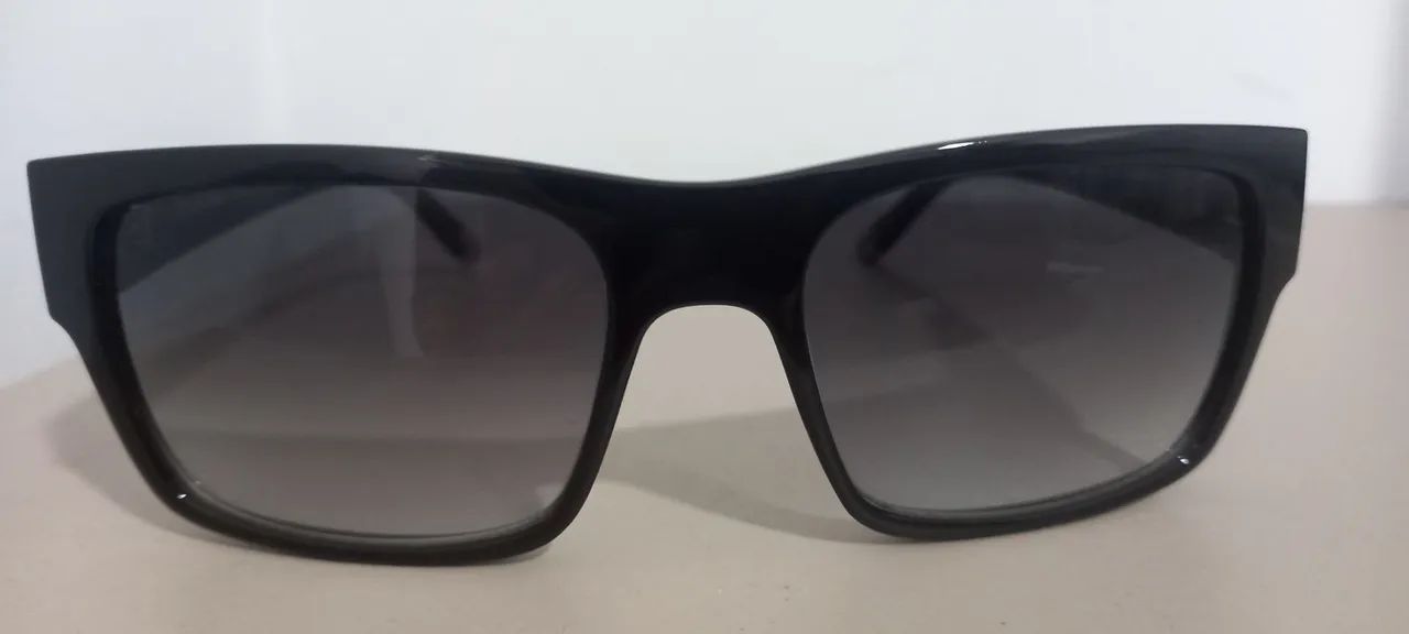 Oculos de sol evoke 