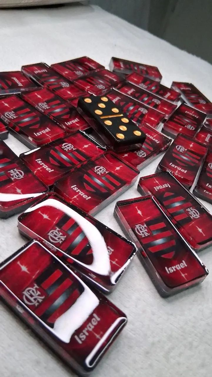 Dominó personalizado com características únicas 