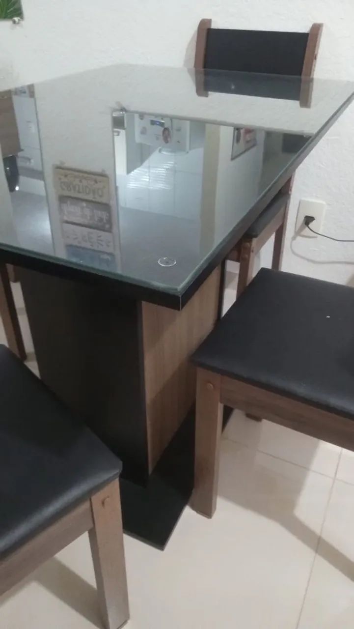 Móveis, Mesa e cadeiras 