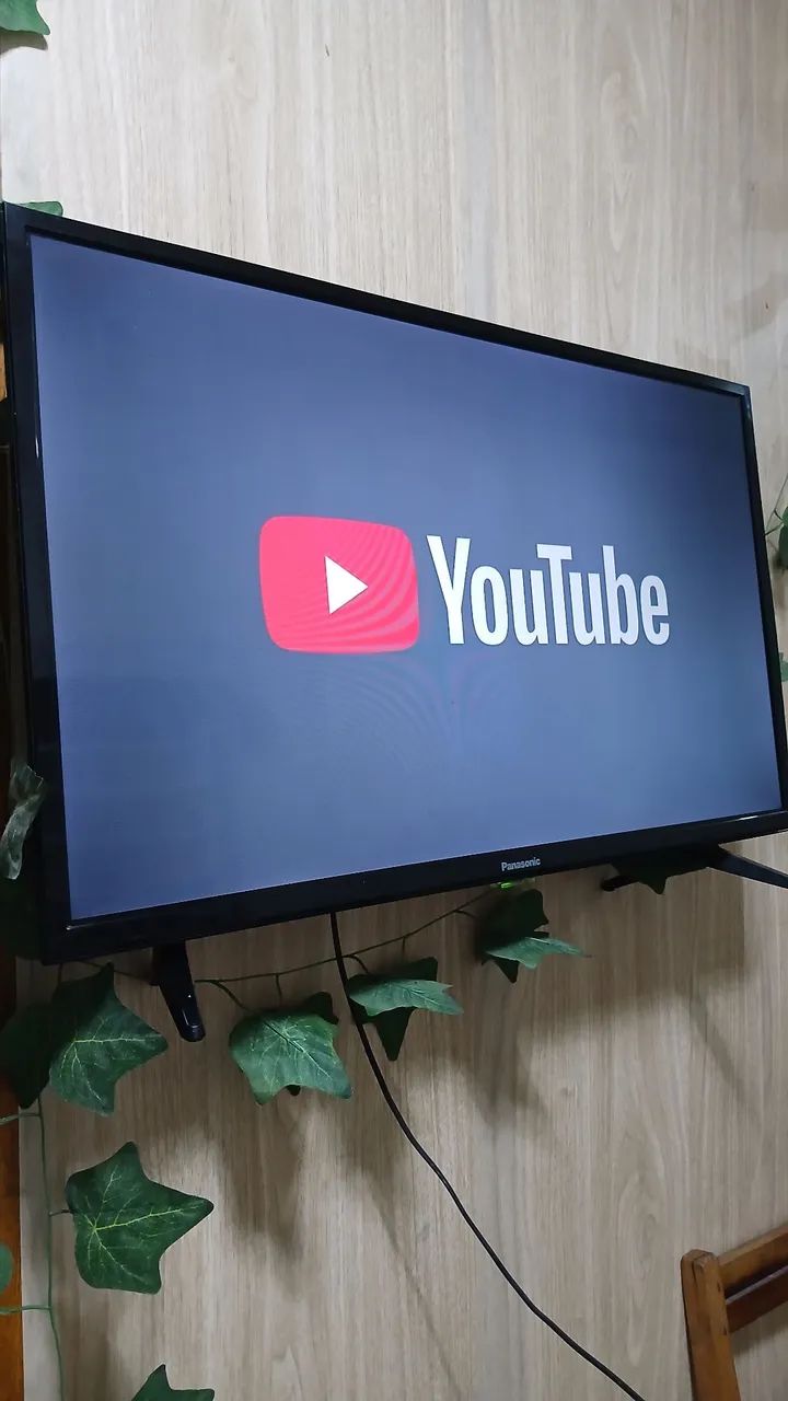 Vendo essa tv da marca Panasonic de 32 polegadas SMART completa com controles e pé - Foto 4