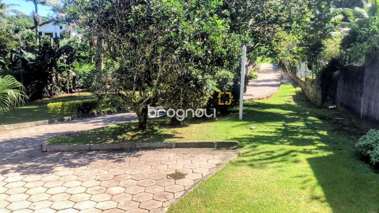 BROGNOLI VENDE - CASA COM 4 SUÍTES NO SAMBAQUI - Foto 4