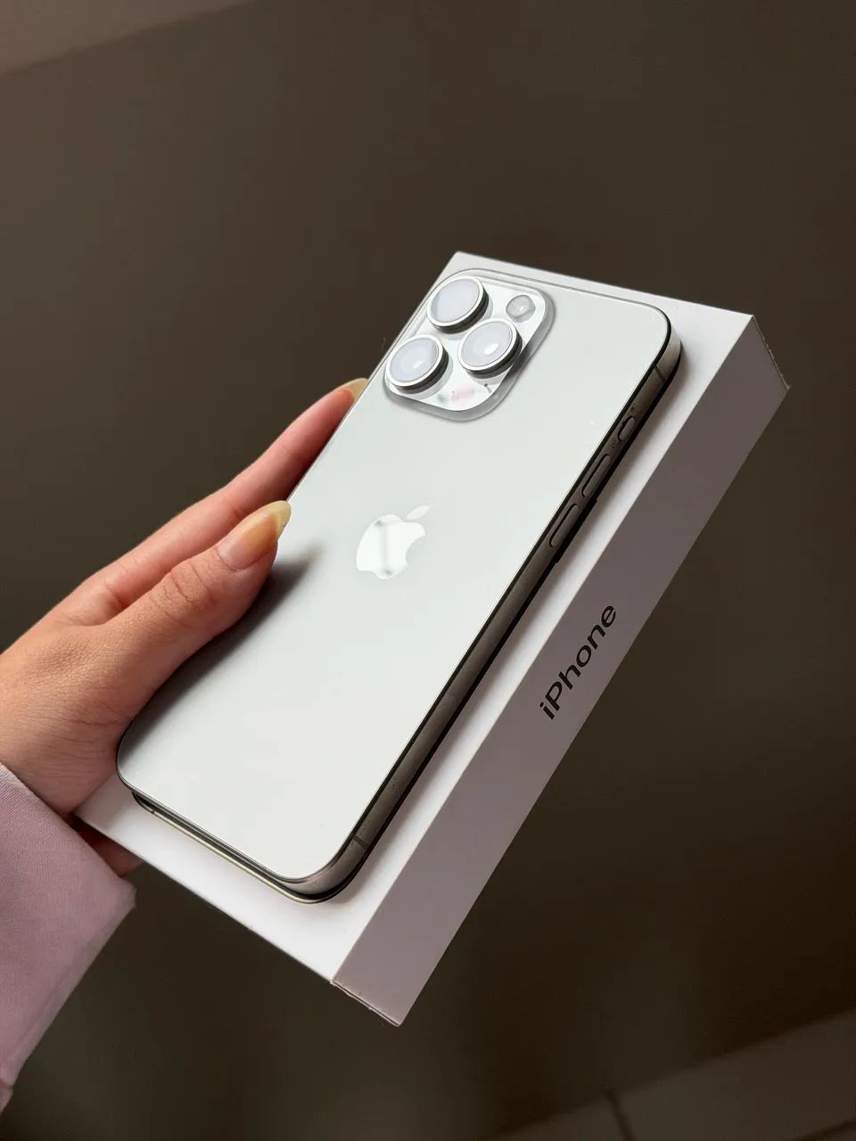IPHONE 15 PRO MAX BRANCO 256GB PERFEITO ESTADO - Foto 4