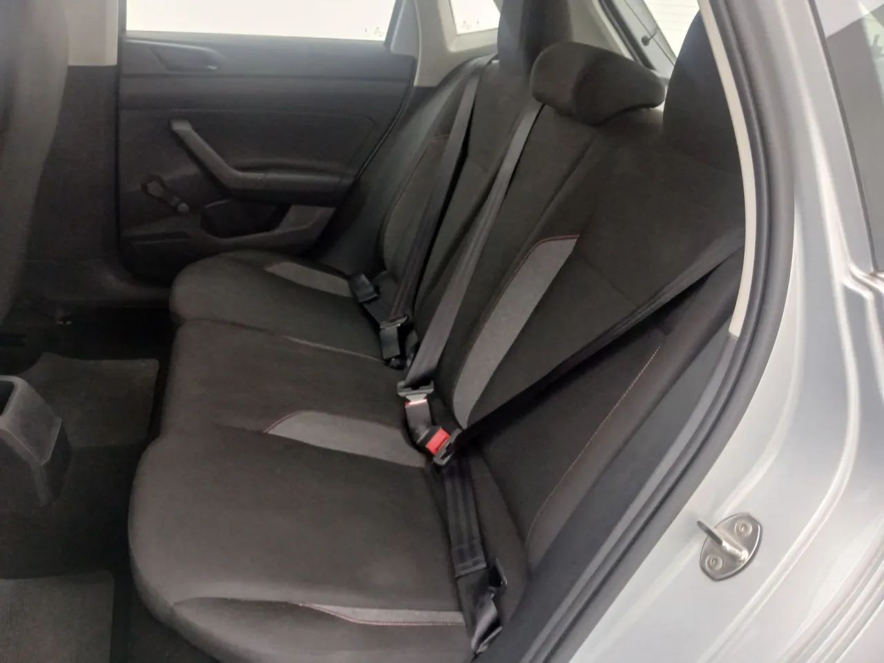 Volkswagen Polo Track 1.0 Flex 12V 5p, foto 17 de 18