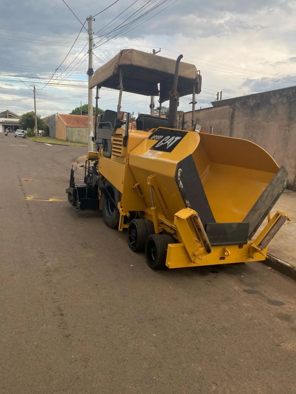 Vibroacabadora Caterpillar AP300 2010 - Pronta para Trabalhar - Foto 2