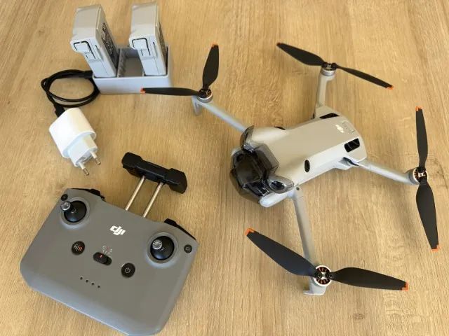 Drone DJI Mini 4 Pro com 2 Baterias - Zerado