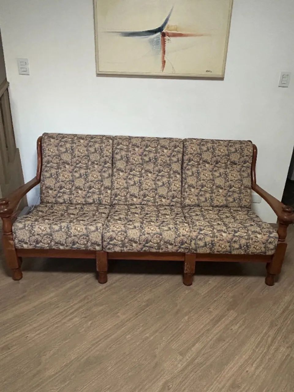 Sofá de 3 lugares de madeira maciça em tecido jacquard. - Foto 5