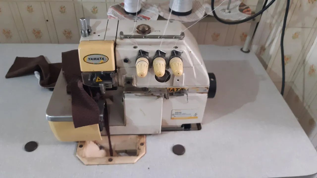 Máquina Overlock  - Foto 2