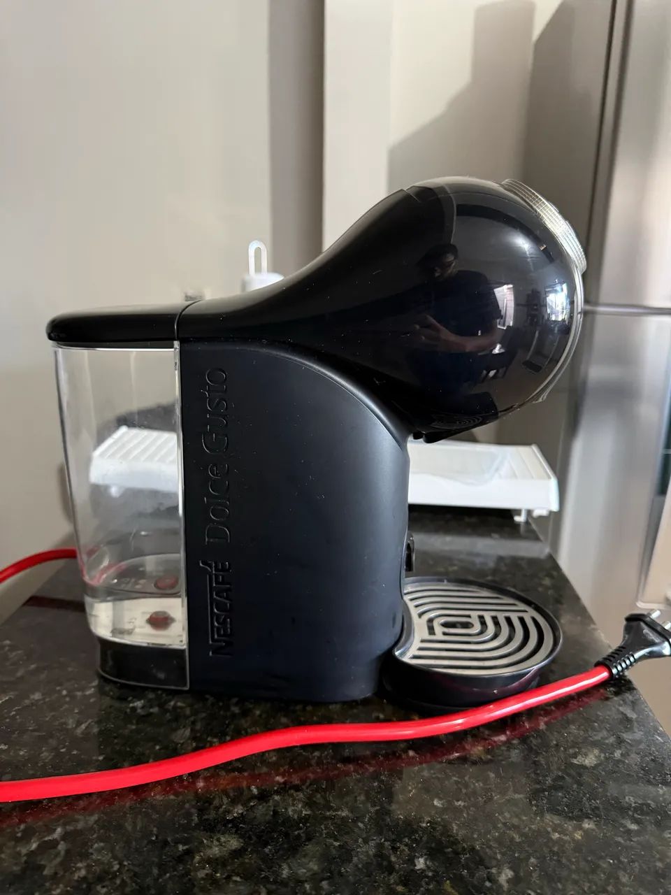 Cafeteira dolce gusto plus nova - Foto 2