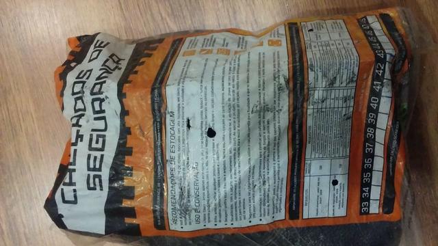31 pares de Botinas de couro e borracha números diversos - Foto 3