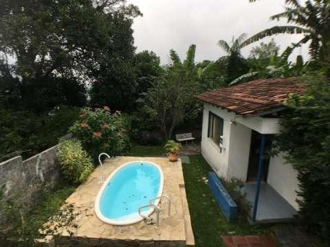 Vende-se casa de posse em clima bucólico no Alto da Boa Vista com 4 quartos