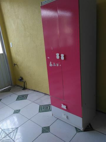 Vendo guarda roupa infantil mais prateleira - Foto 3