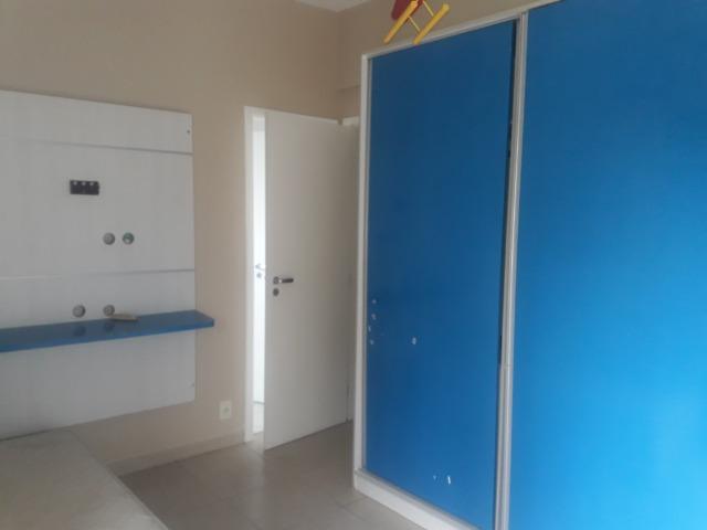 Excelente Apto. de 4 suítes sendo uma Master com Closet na Ponta Negra. - Foto 13