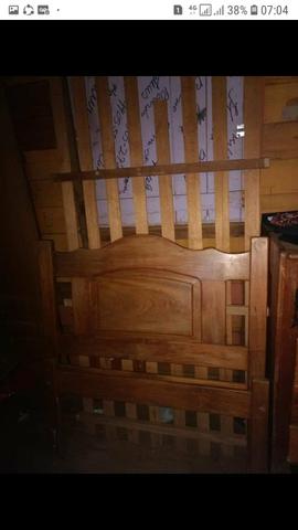 Cama de madeira