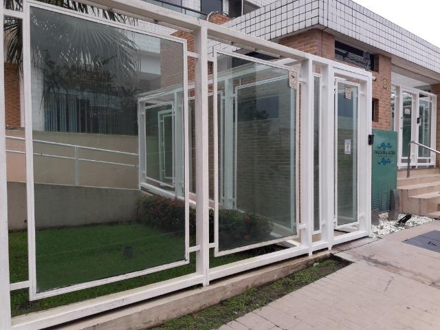 Excelente Apto. de 4 suítes sendo uma Master com Closet na Ponta Negra. - Foto 2