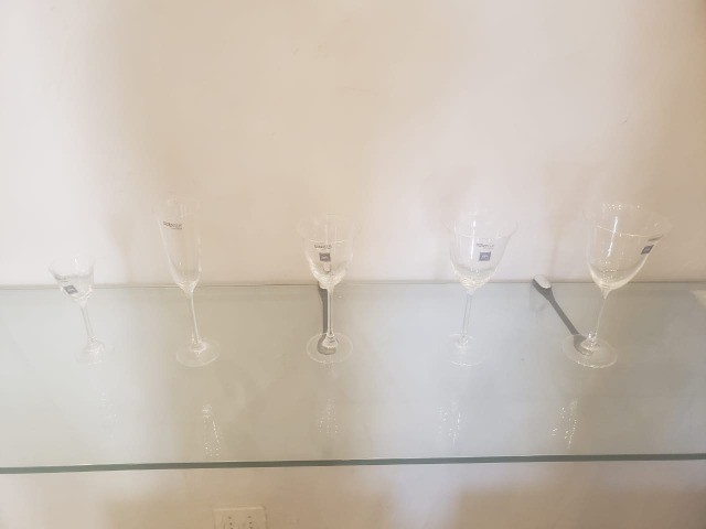 Conjunto de taças de cristal com 30 peças / Rona Ricaelle