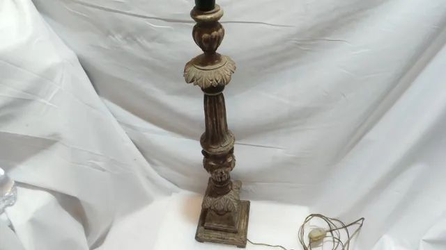 Abajur antigo em madeira nobre entalhado formato tocheiro sacro lindo dos anos 60 - Foto 4