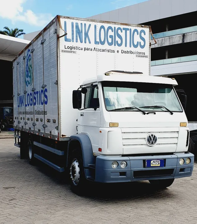 vw 15-180 reduzido ano 2006 com baú seco piso de ferro .