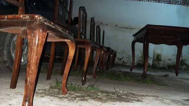 Belíssima e antiga mesa Chipandelle expansível com 6 cadeiras Chipandelle - Foto 2