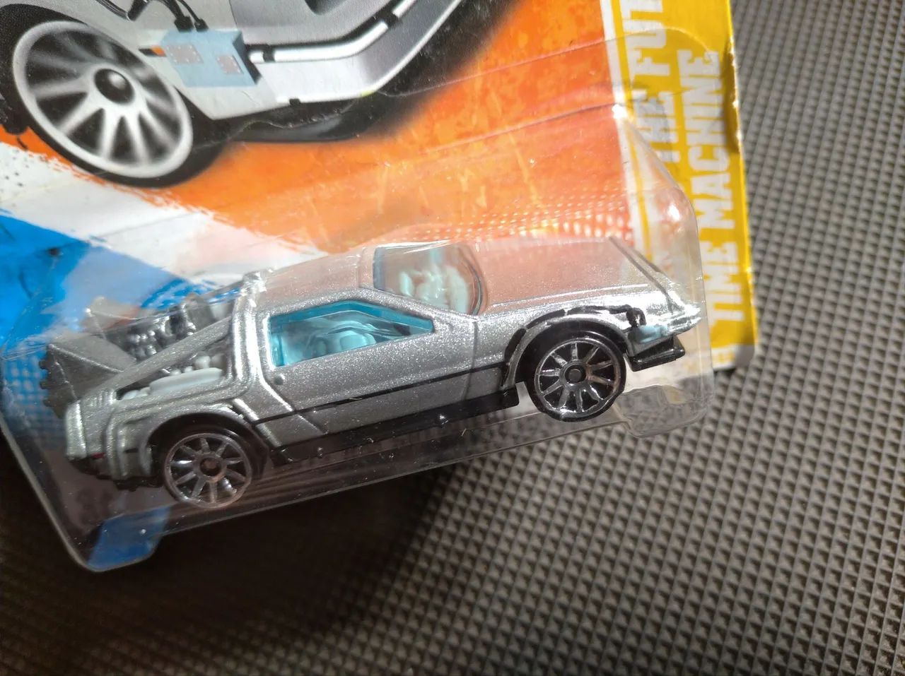 Carrinho Hot Wheels DeLorean - Back to the Future 2011 - Hobbies e