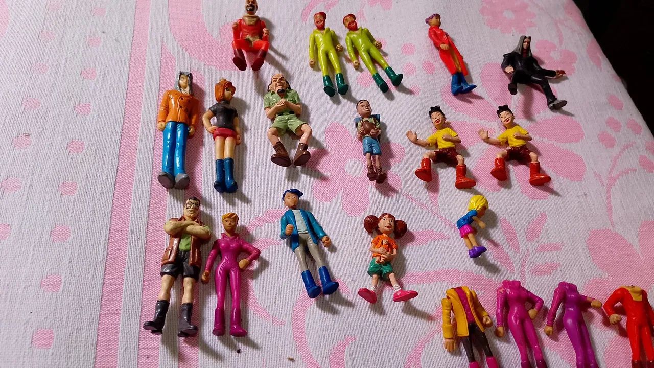 Lote com 23 bonecos turma recreio panini