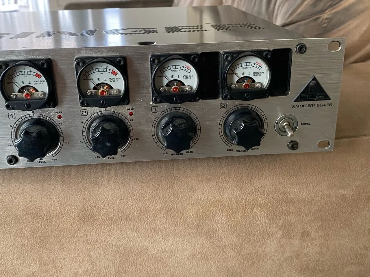 Pré-amplificador Behringer Ultragain T1953