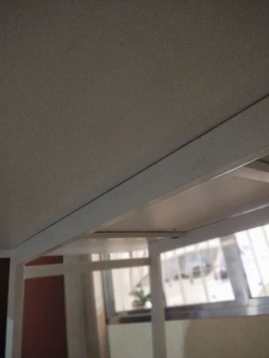 Mesa grande com estrutura alta em laca e formato personalizado fabricação Flexform. - Foto 5