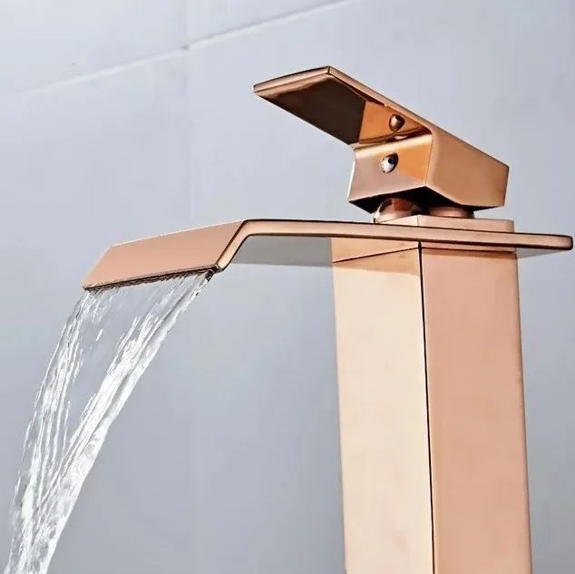 NOVA | Torneira Banheiro Cascata Rose Gold Quadrada Metal Monocomando