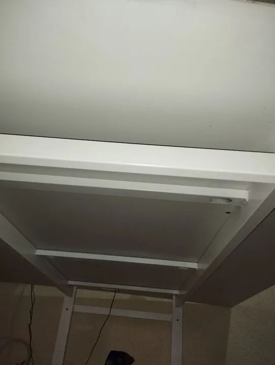 Mesa grande com estrutura alta em laca e formato personalizado fabricação Flexform. - Foto 4