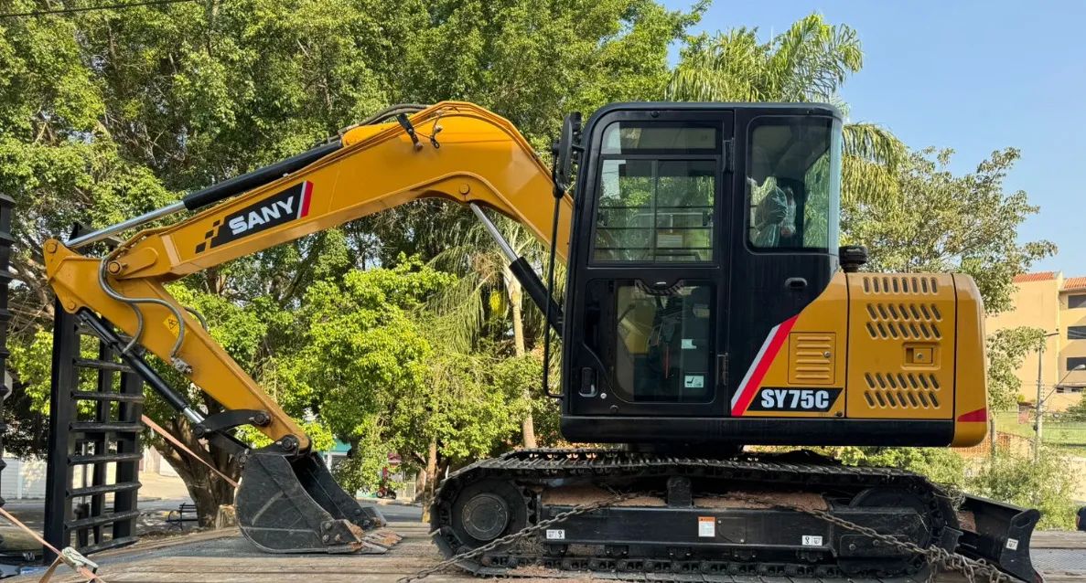 Escavadeira Sany SY75C ano 2024 com apenas 60 horas, em SP
