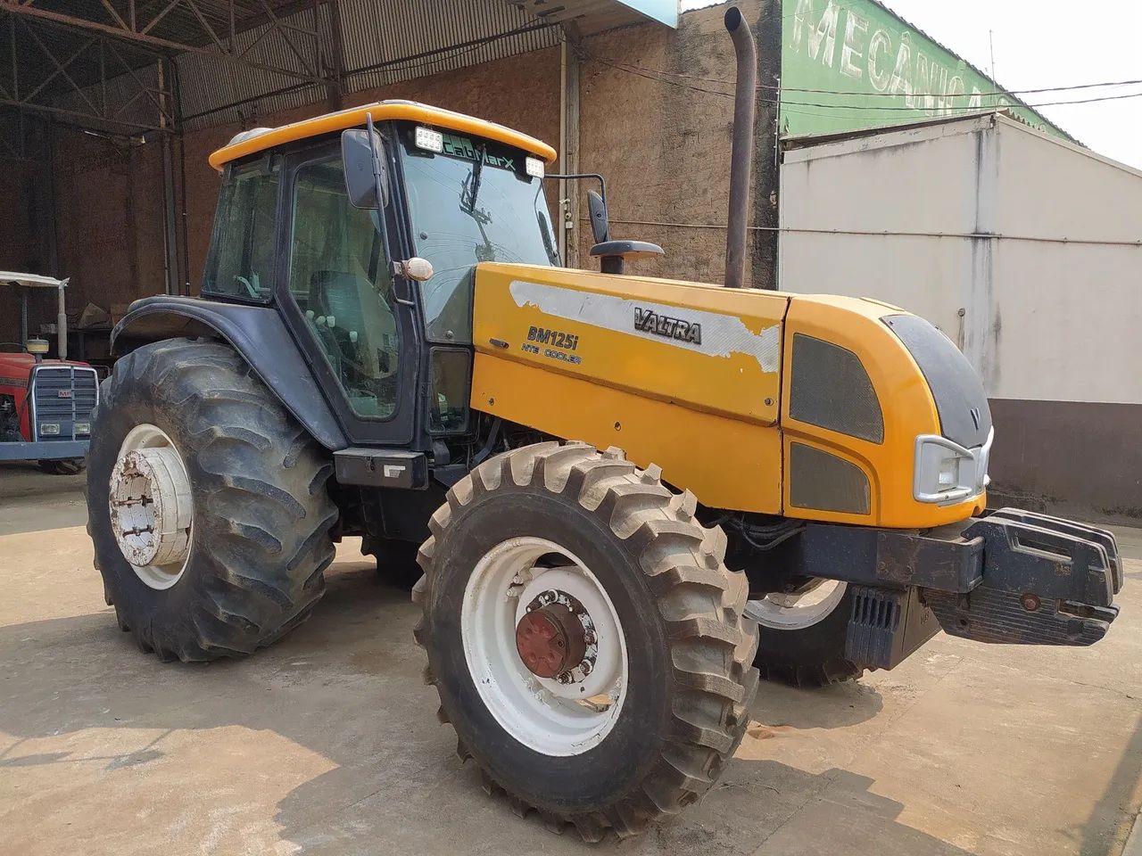 Trator Valtra BM125 com ar condicionado em Ariquemes 