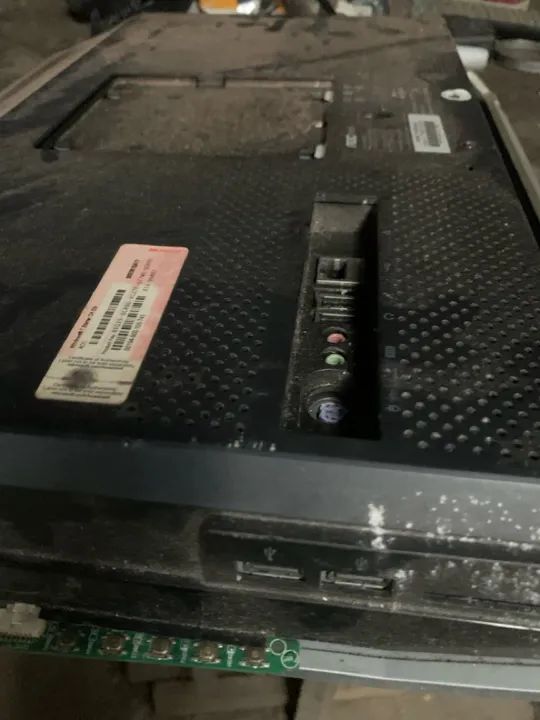  AOC  M92E modelo AA183M  para aproveitar peças tela quebrada faltando partes  - Foto 3