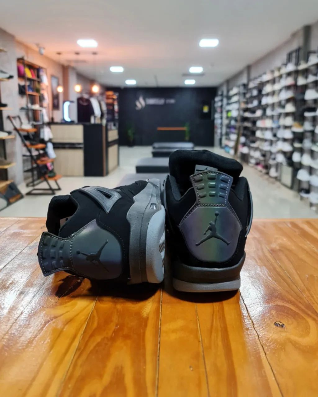 Nike Air Jordan 4 - Preto/Camaleão - Foto 6