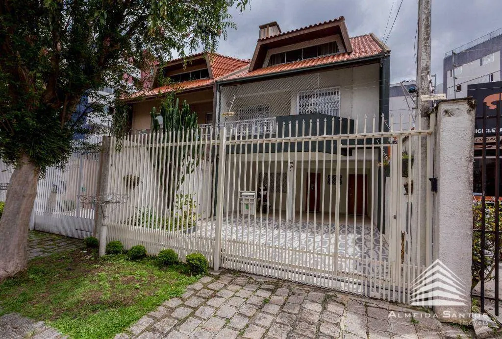 Sobrado a venda no Água Verde, 5 dormitórios, 4 vagas de garagem, Rua Dom Pedro I