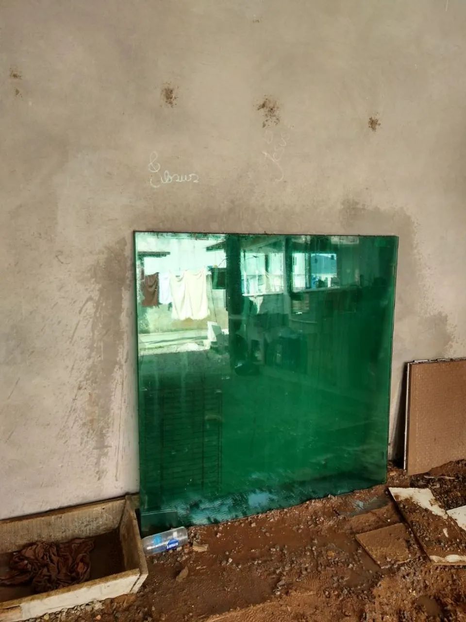 Vidro verde 10mm com têmpera 2 peças de 1,24m X 1,24m cada - Foto 2