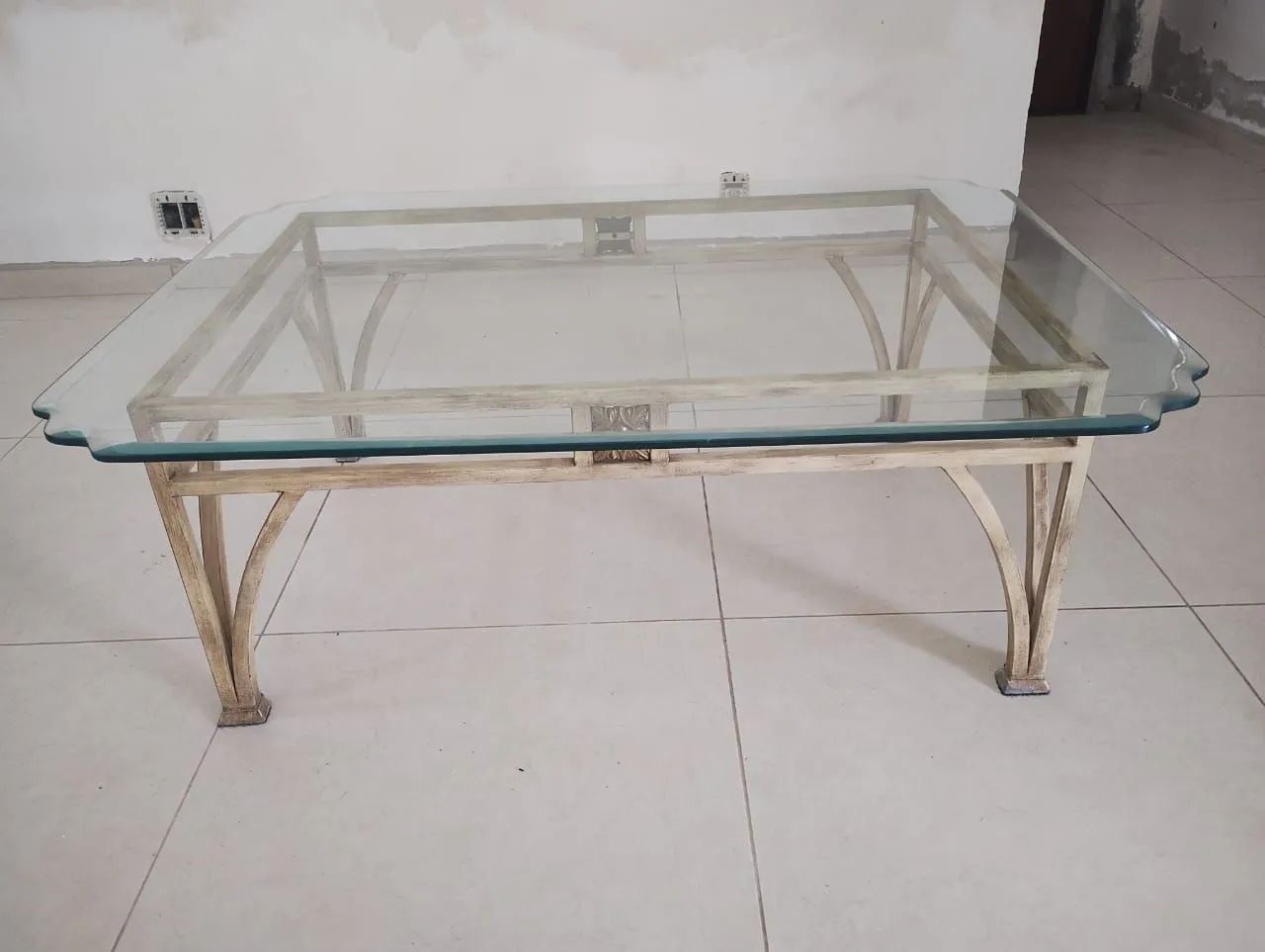 Mesa de Jantar em Metal Dourado com Tampo de Vidro - Foto 4