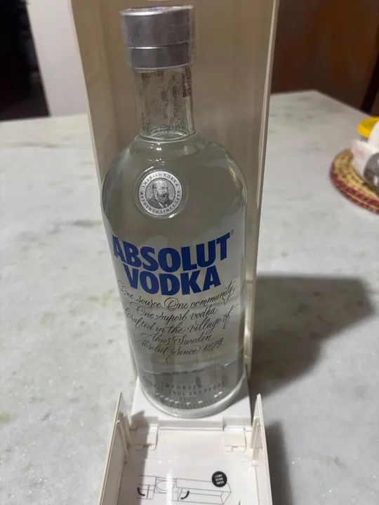 Vodka Absolut com caixa original raridade  - Foto 4