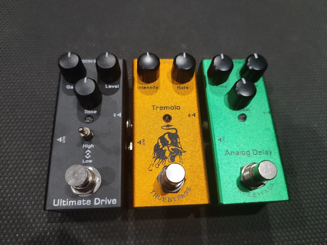 Mini pedais chineses delay drive tremolo marca Yler 130 cada ou os 3 por 300<br>