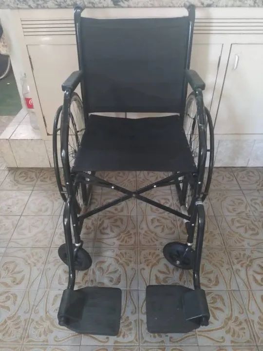 Cadeira de rod.200$. Cadeira banho150$ Cadeira presidente 150$ Andador150$ 