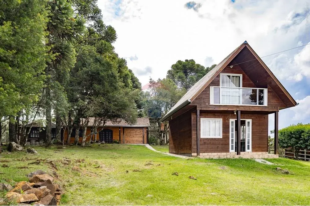 Chalé mais área de festa e um excelente espaço de terreno 3.920,19m² à Venda No Condomínio