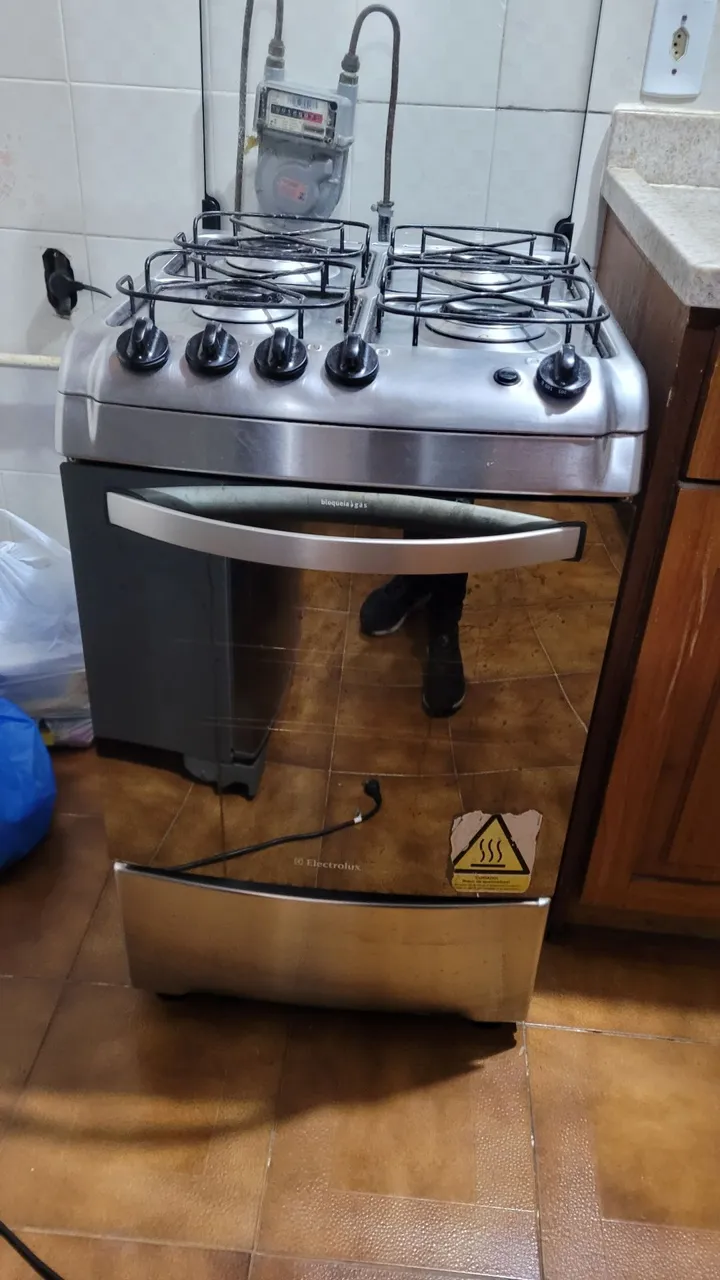 Fogão Electrolux com 4 bocas
