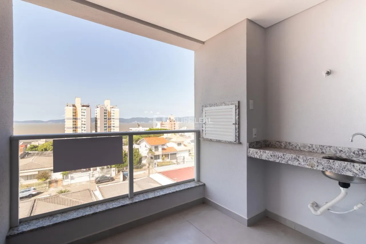 Apartamento em Barreiros - São José, SC