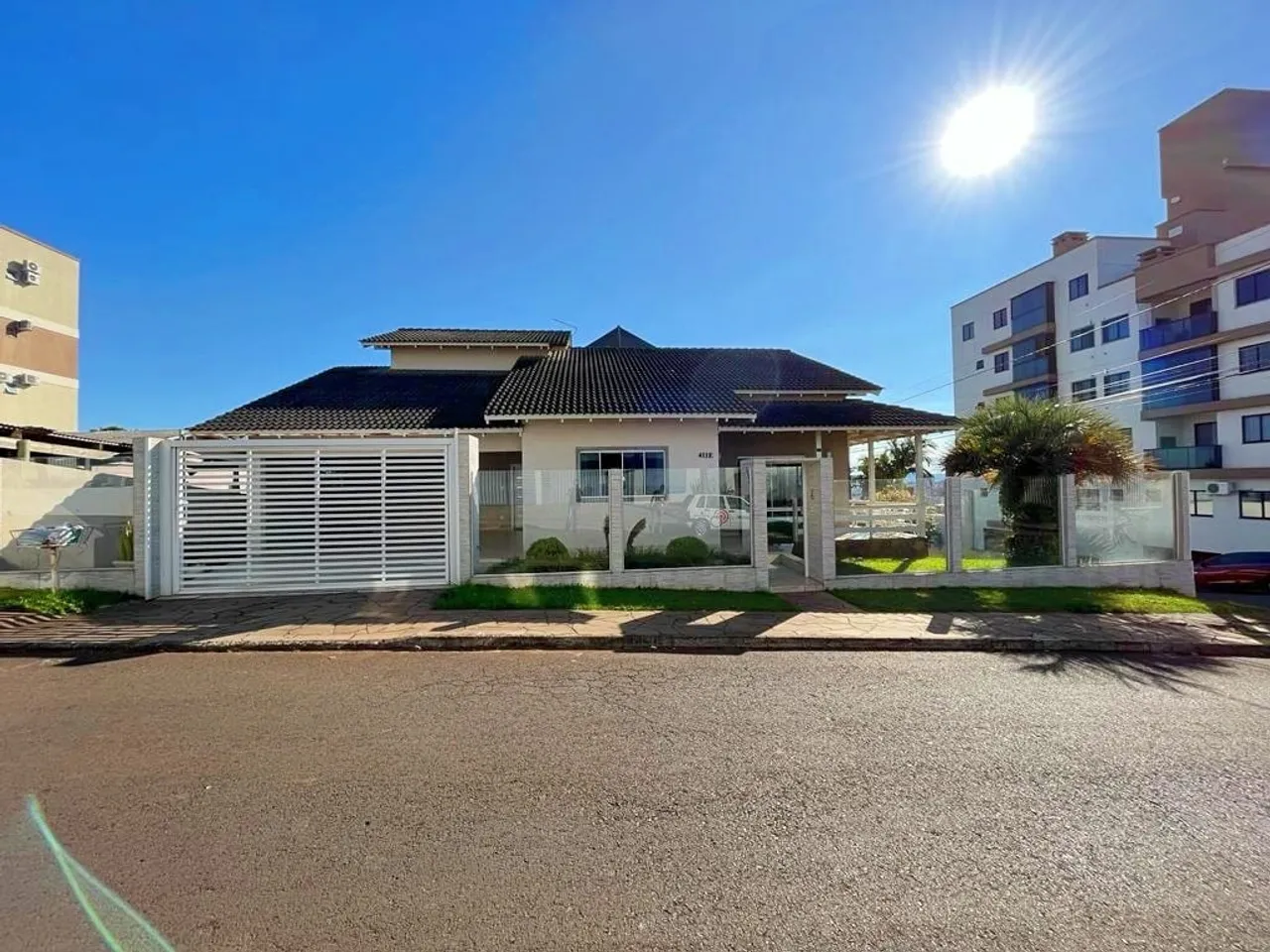 Casa à venda 3 Suites, 2 Vagas, 600M², Líder, Chapecó - SC .