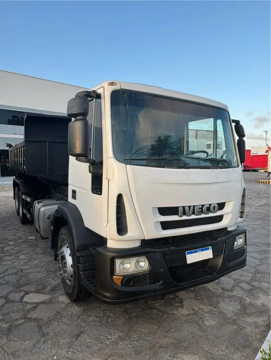 Caminhão Iveco 240e22 Caçamba ano 2013