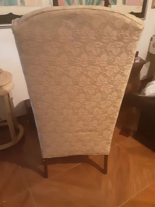 Poltrona elegante com detalhes em capitonê - Foto 5