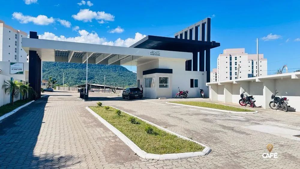 Apartamento Camobi 2 dormitórios, vaga de garagem, sacada e churrasqueira