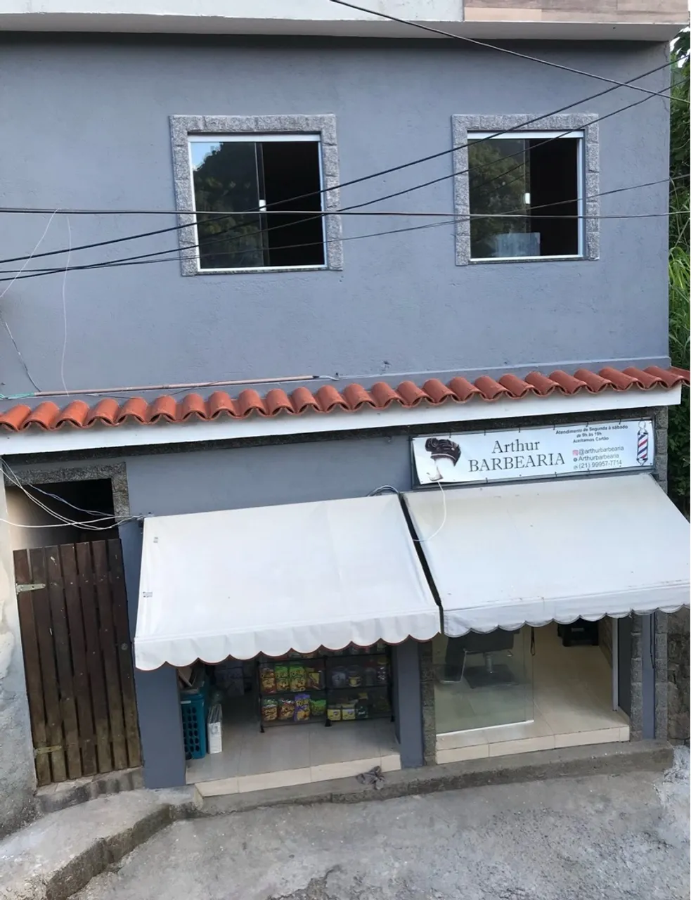 Vendo casa + 2 lojas